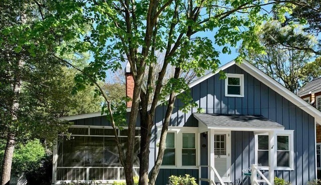 Charming 1925 Cottage Near Beach - Sleeps 10, Fully Remodeled, Spacious Porches