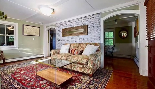 Charming 2-bedroom cottage + Beach service in fantastic Cape May