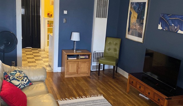 Charming 2-bedroom cottage in Winslow with Window AC's, heat, WiFi