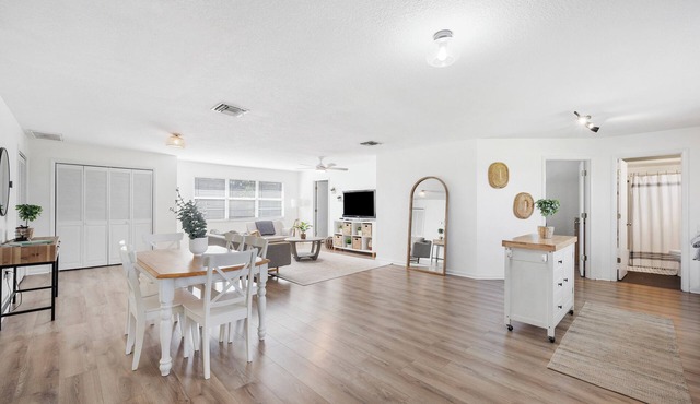 Charming 2-bedroom Guest House with WiFi and AC in Central Lakeland