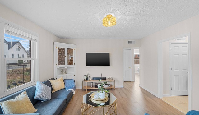 Charming 2-bedroom house with AC, WiFi in quaint Oxon Hill