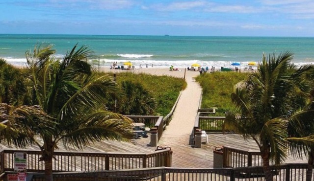 Charming 2-bedroom villa with private beach access in Cocoa Beach.