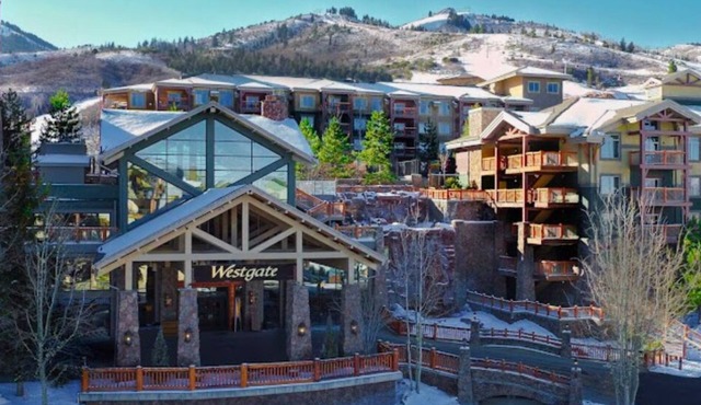 Charming 2-bedroom villa in lovely Park City with AC, WiFi, fitness room