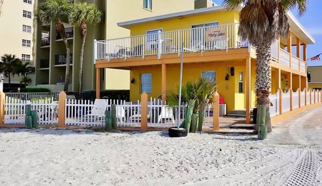 Charming 2BR cottage steps from Beach, Dogs Welcome