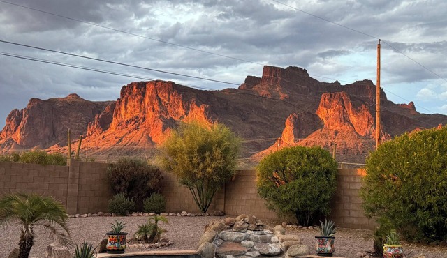 Charming 3-bedroom house with WiFi, AC and pool in Apache Junction!