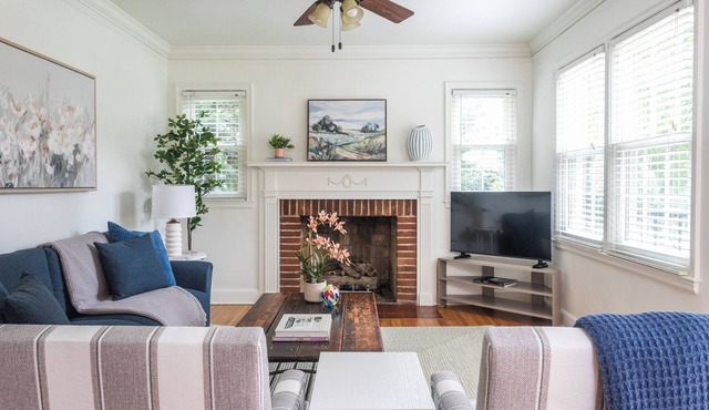 Charming 3-bedroom cottage in delightful Decatur with King bed