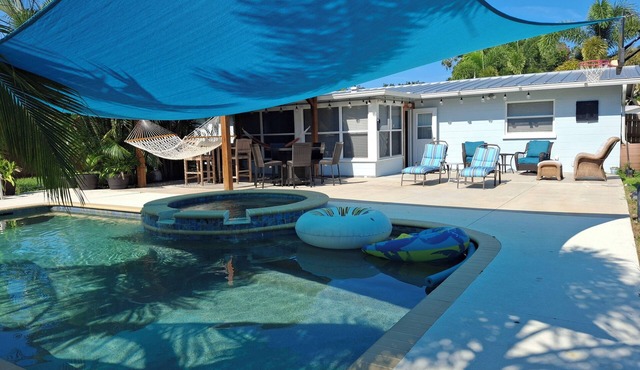 Charming 3-bedroom house with WiFi and AC in lovely Sarasota