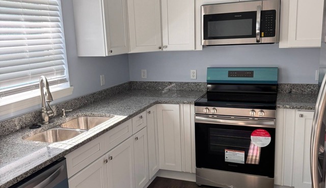 Charming 3-bedroom new building along Parris Island gateway in Beaufort.