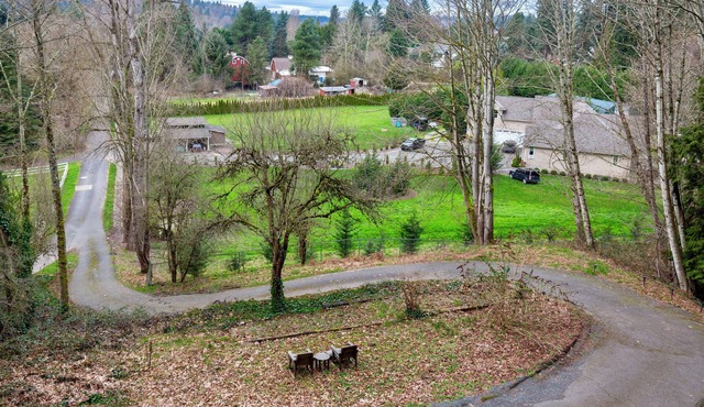 Charming 3-bedroom cabin in Woodinville with AC, WiFi