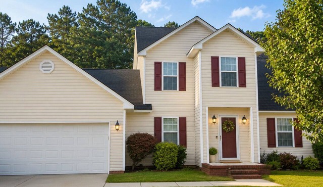 Charming 4-bedroom house with WiFi, fitness room in Hope Mills