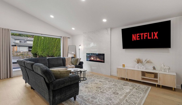 Charming 4-bedroom House With Fitness Room in Kirkland