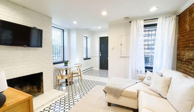 Charming and Historic Apartment in Capitol Hill