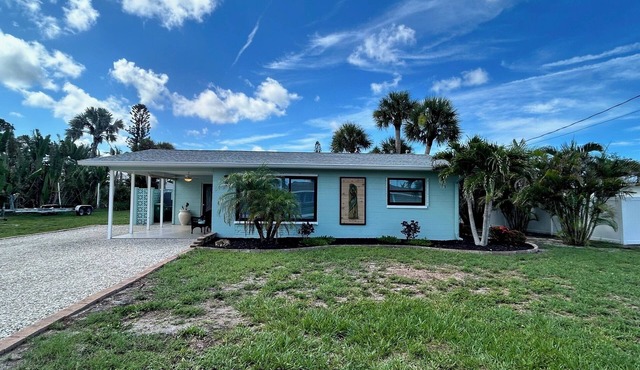 Charming bayside bungalow- canal access w/no bridges for beach, fishing, boating