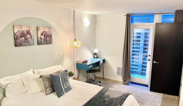 Charming, close-in 2-bedroom modern apartment in Hip Portland Neighborhood.
