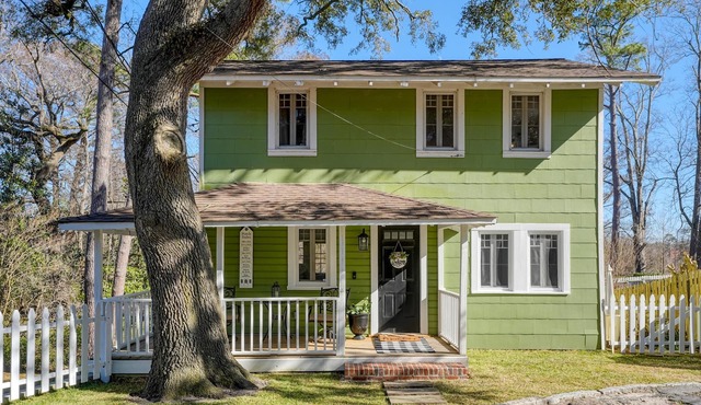 Charming Cottage near historic downtown Wilmington. 10 min to Wrightsville Beach
