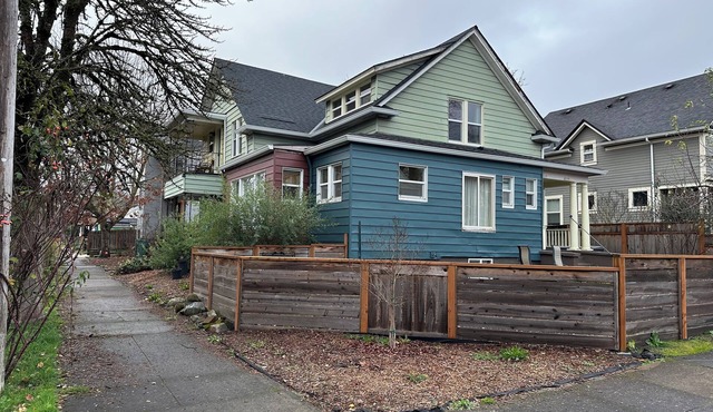 Charming Craftsman Studio near Alberta and Mississippi District