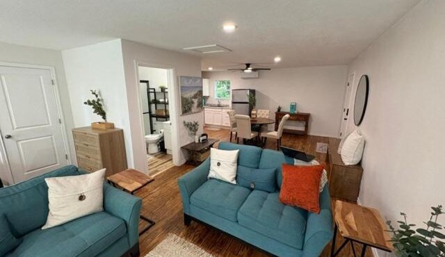 Charming Creekfront Studio Cottage