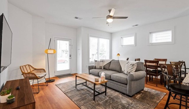 Charming Duplex Retreat in Old Town Manchester, VA