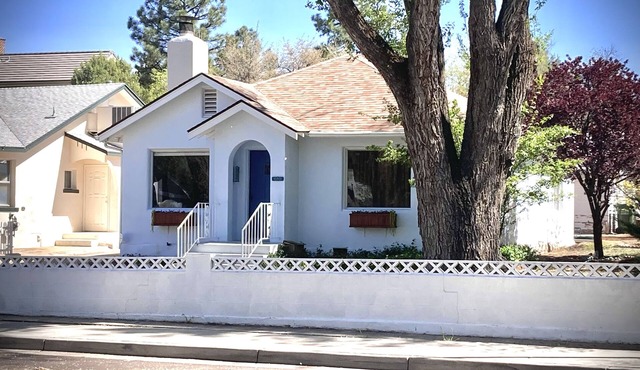 Charming Home in Prescotts Historic District. Less than a mile from Whiskey Row.