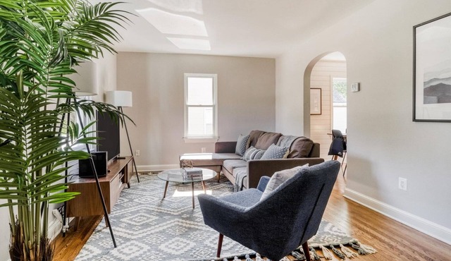 Charming Pentagon City 3BR w/W/D, nr Shopping Malls, by Blueground