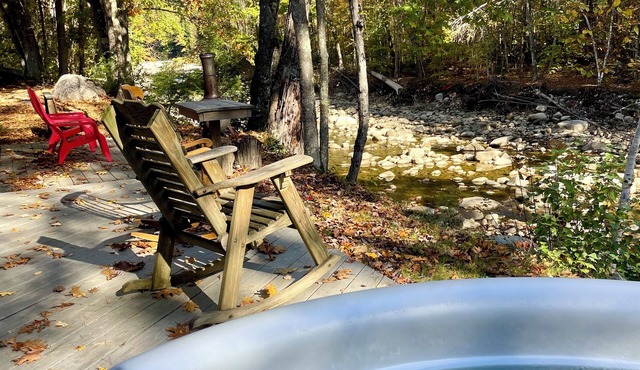 Charming riverside cabin in Jamaica, VT with hot tub