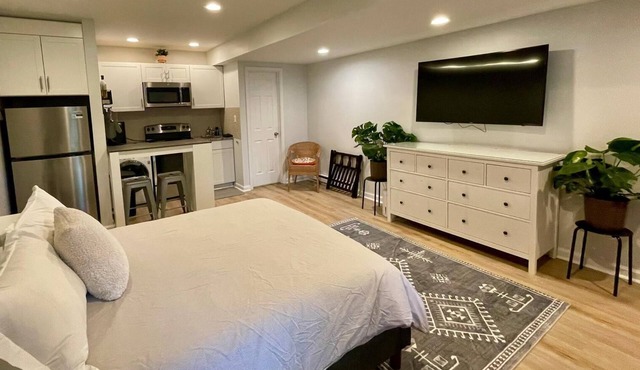 Charming studio with WiFi and AC in vibrant Pittsburgh