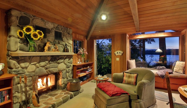 Charming Waterfront Cottage-NO CLEANING FEE-Water, Mountain & Sunset View