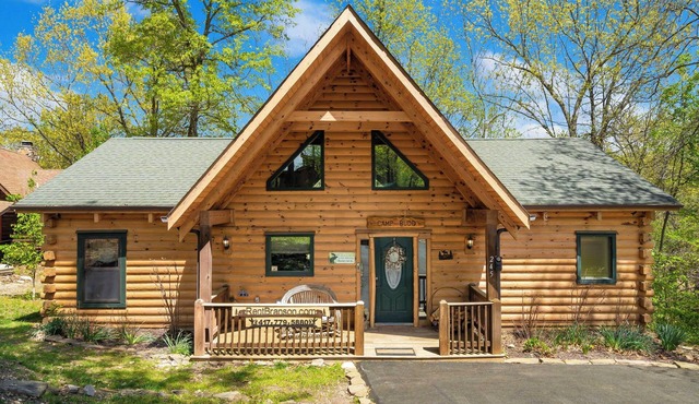 Charming Wood Log Cabin Private Hot Tub in Woods Wifi Fireplace Vaulted Ceilings Near Big Cedar
