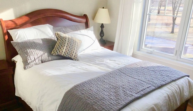 Château Venise - Lake Champlain Waterfront Luxury Inn - Garden View with Kitchen