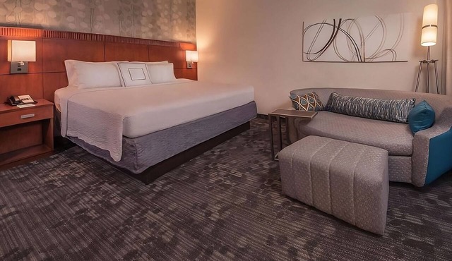 Check out Old Town Waterfront! Pleasant Stay, Unit w/Balcony! Onsite Starbucks