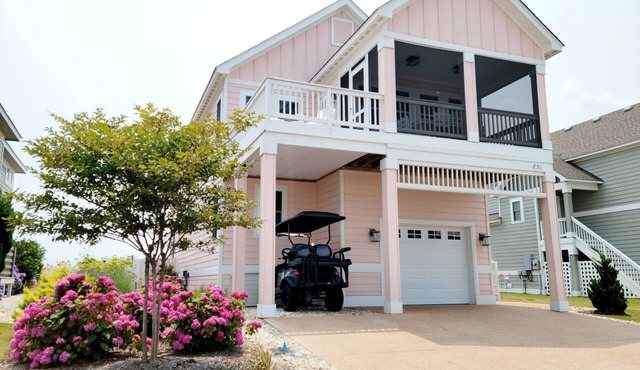 Close to beach, on golf course in TCC! Private pool, spa, and 6 seat golf cart!