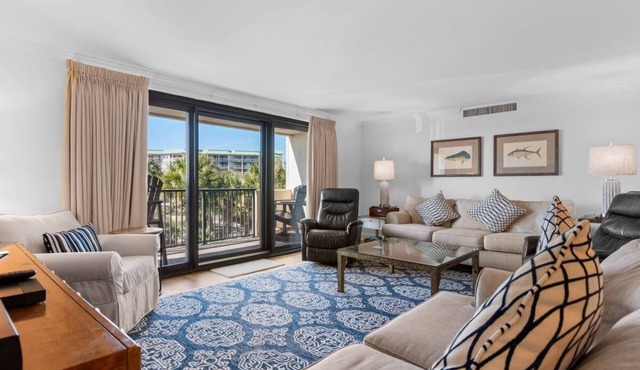 Coastal Charm 3BR Condo with Resort Amenities