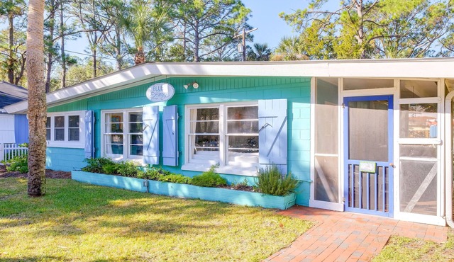 Coastal Cottage 4 Blocks from Beach, fall specials & military discounts