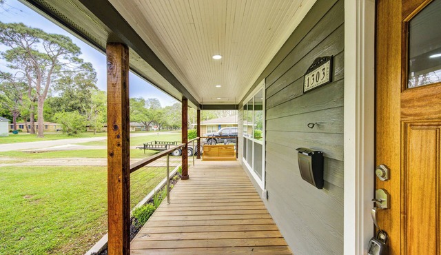 Coastal Getaway w/HotTub in La Marque!