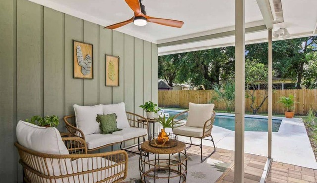 Coastal Pool Bungalow - 15 Mins to Famous Beaches
