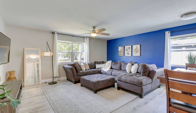 Coastal Sarasota Condo: Minutes to Beach!