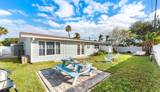 Cocoa Key | Sunny 4‑Bed Oasis Walk to Beach Bikes & Games 🥥🌴
