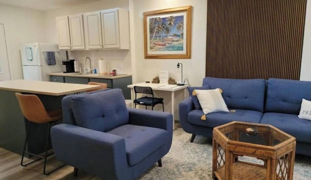 Cocoa Village Hideaway - 1 Bedroom/1 Bath Walk to Riverfront and Restaurants