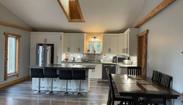 Coldwater Haven: Spacious & Cozy Ski Retreat Near Horseshoe Valley