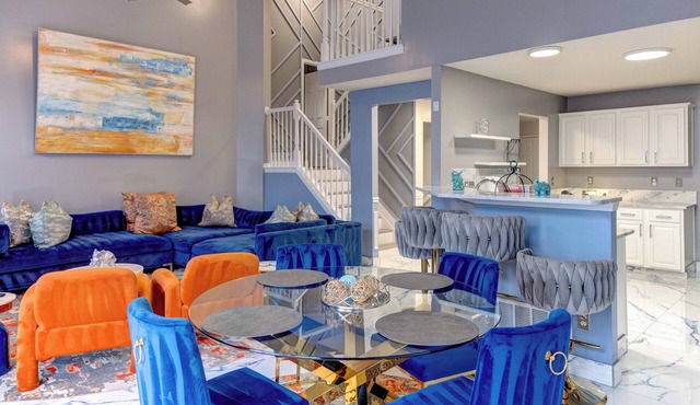 Columbus Airport & Easton Mall Home Hot Tub/Theater/Sports Bar Much More