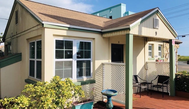 Come enjoy the serenity of Gulf Gardens at Madeira Beach, new renovated unit.