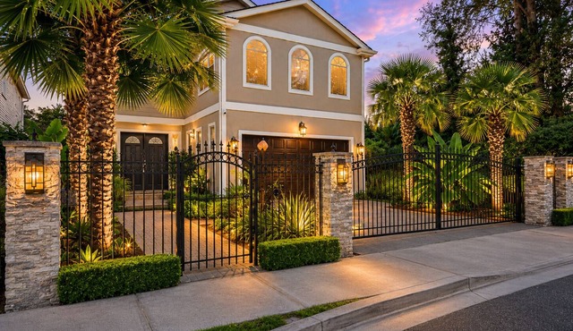 Comfort and Luxury Tropical Villa with EV Charger.
