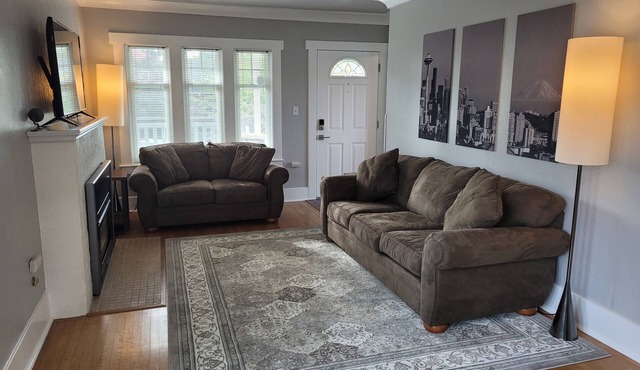 Comfortable 2-bedroom, 2 decks, walking neighborhood, & minutes to downtown.