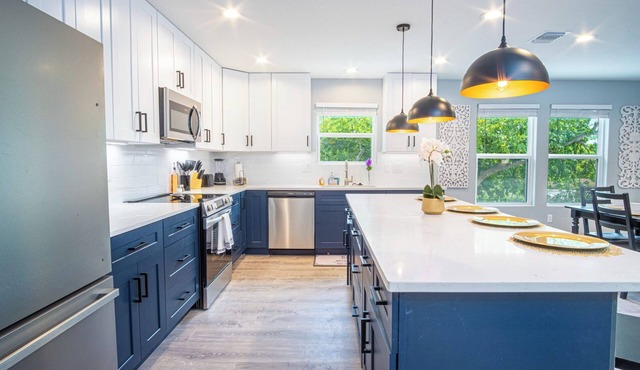 Comfortable 5br/2.5ba Family Home Near Riverwalk