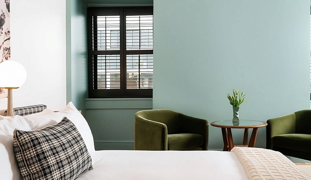 Comfortable Grand King Room: Pet Friendly Stay, Walk to Grand Amari