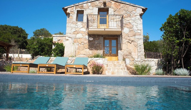 Comfortable sheepfold, unobstructed view and private pool