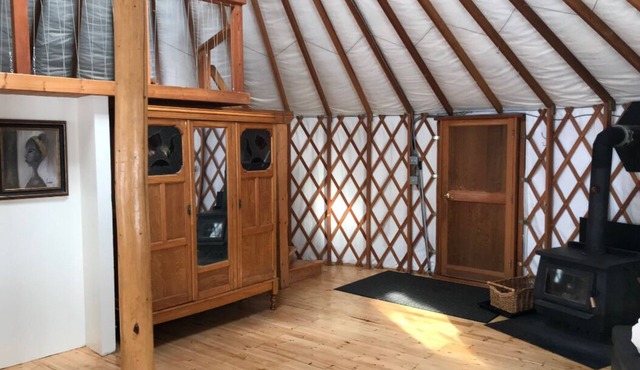Comfortable Yurt on Acreage Minutes from Downtown
