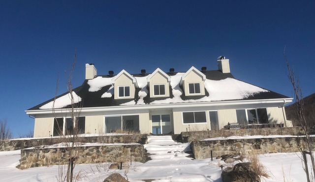 Contemporary, fully renovated ski chalet in nmagnificent Potton.