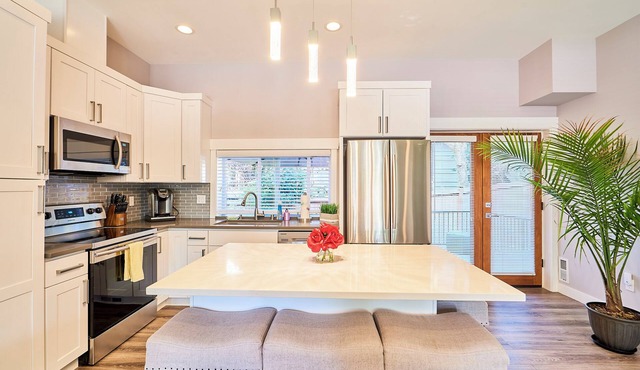 Contemporary house Kirkland Guest House