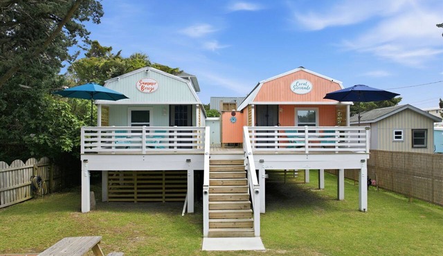 Coral Serenade - Charming Tiny Cottage Centrally Located